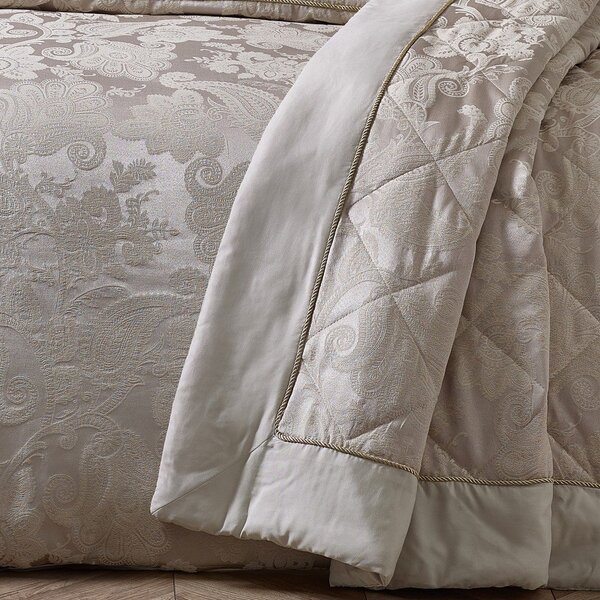 Бежово капитонирано покривало за легло от жакард 240x260 cm Opulent Jacquard – Catherine Lansfield
