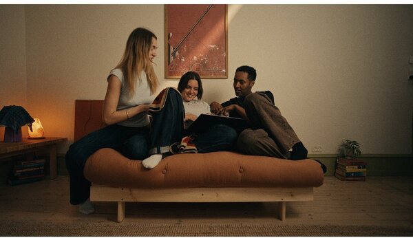 Бежов разтегателен диван 140 cm Roots - Karup Design