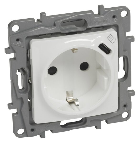Контакт Legrand Niloe, 16А, USB C(ж), бял