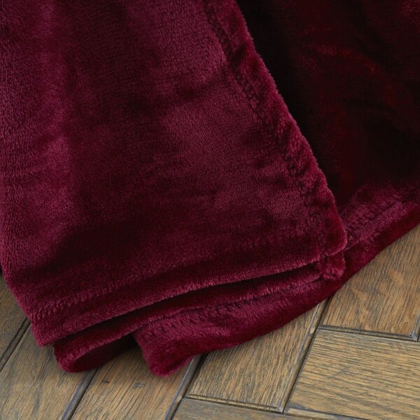 Червено одеяло от микроплюш 130x170 cm Raschel Velvet – Catherine Lansfield