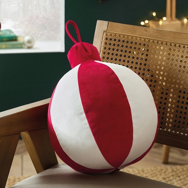 Плюшена декоративна възглавница с коледен мотив 25x30 cm Christmas Bauble – Catherine Lansfield