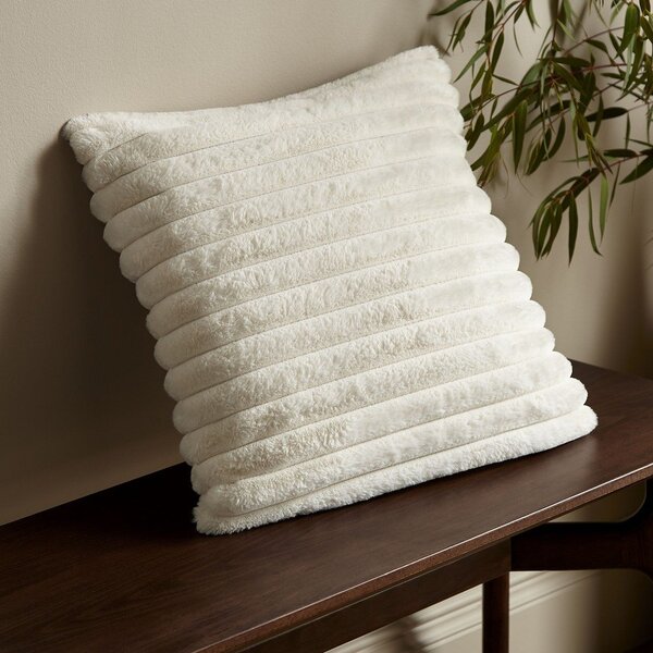 Декоративна възглавница от микроплюш 45x45 cm Cosy Ribbed – Catherine Lansfield
