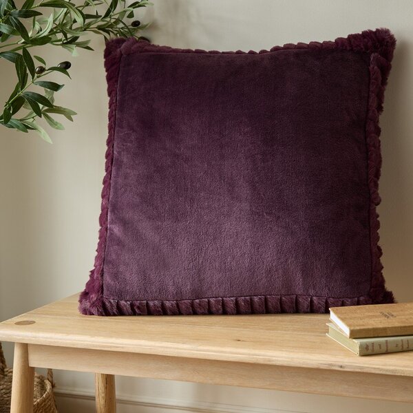 Декоративна възглавница от микроплюш 55x55 cm Velvet and Faux Fur – Catherine Lansfield