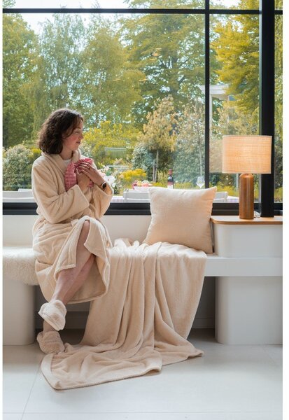 Хавлия от микроплюш в цвят слонова кост размер L/XL Pippa – Tiseco Home Studio