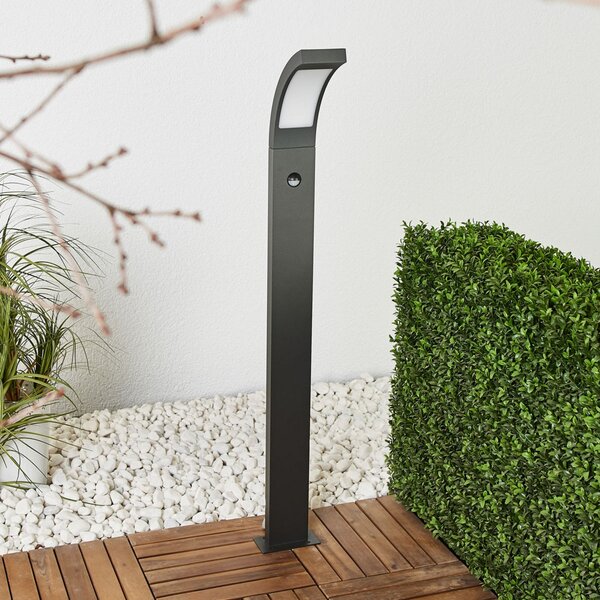 Lucande LED светлина за пътеки Juvia, 100 cm, детектор движение, IP54, Черен, Алуминий, Модерен