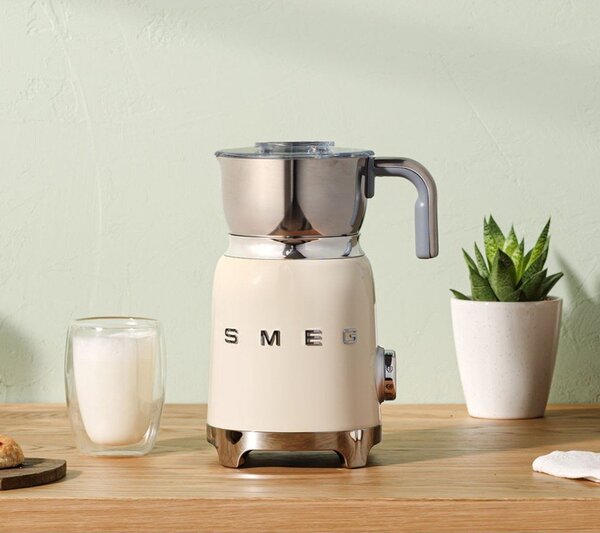 Бежов електрически пенообразувател за мляко 50's Retro Style – SMEG
