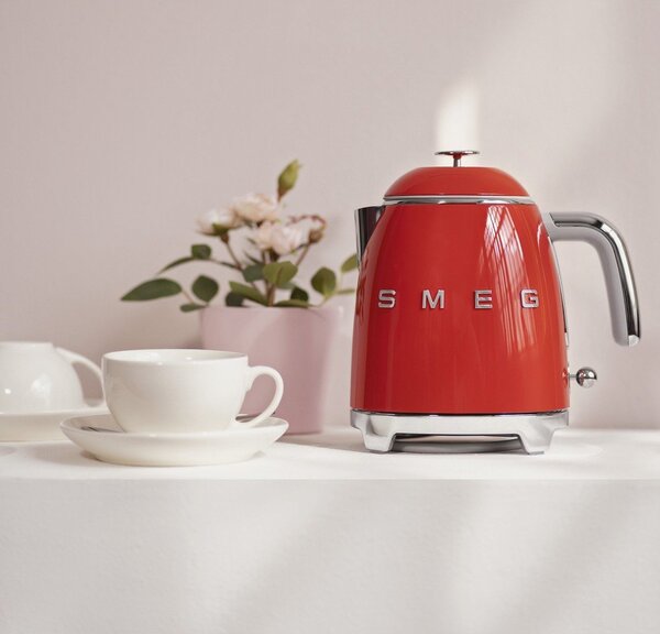 Червена електрическа кана от неръждаема стомана 800 ml Retro Style – SMEG