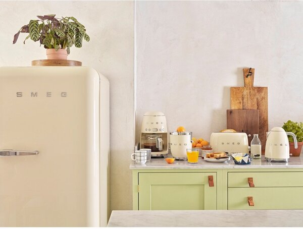 Кремообразен бял чайник 50's Retro Style - SMEG