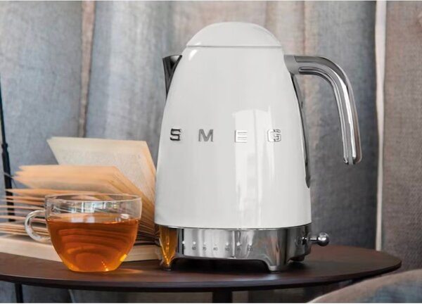 Бяла електрическа кана от неръждаема стомана 1,7 l Retro Style – SMEG