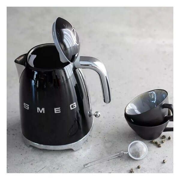 Черна електрическа кана от неръждаема стомана 1,7 l Retro Style – SMEG