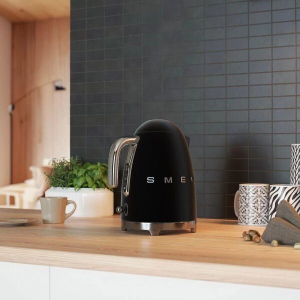 Черна електрическа кана от неръждаема стомана 1,7 l Retro Style – SMEG