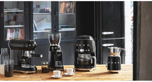 Уред за разпенване на мляко Smeg MFF11BLEU, 500 W, 600 мл, 8 програми, Подвижна кана, Автоматично изключване, Черен