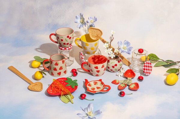 Бежова керамична чаша 250 ml Cherries – Sass & Belle