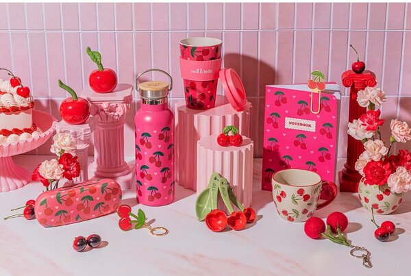 Бежова керамична чаша 250 ml Cherries – Sass & Belle