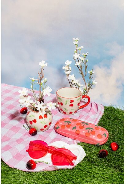 Бежова керамична чаша 250 ml Cherries – Sass & Belle