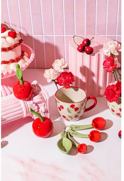 Бежова керамична чаша 250 ml Cherries – Sass & Belle