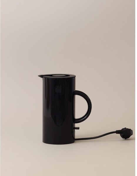 Черна пластмасова електрическа кана 500 ml EM77 – Stelton