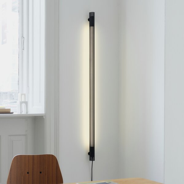 GEJST стенна лампа Radent, черна, височина 135 cm, G13 LED, Черен, Дневна/трапезария, Метал