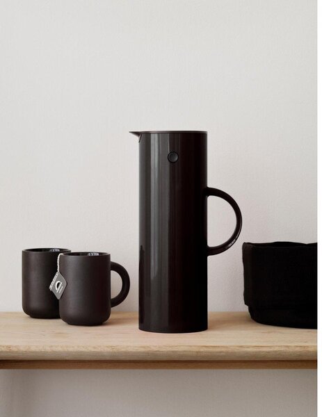 Черна пластмасова термо кана 1 l EM77 – Stelton