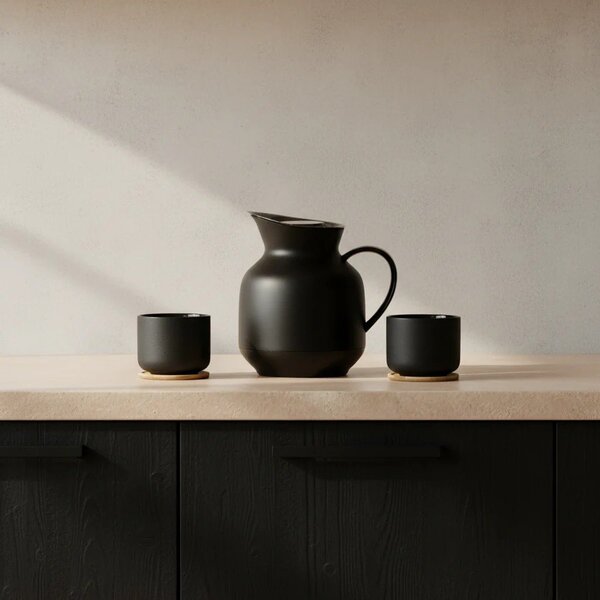 Черна пластмасова термо кана 1 l Amphora – Stelton