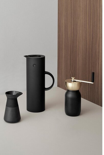 Черна глинена кана за мляко 400 ml Theo – Stelton