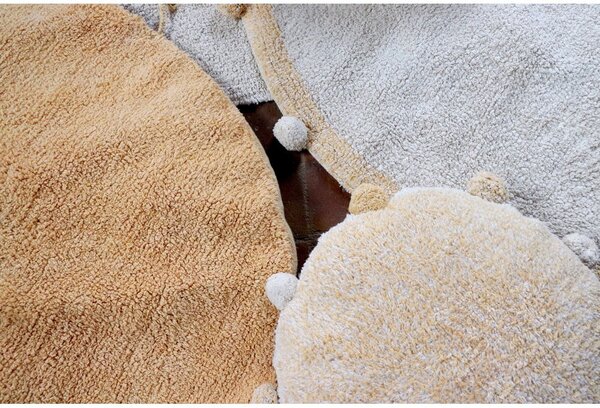 Бежов ръчно изработен памучен детски килим подходящ за пране ø120 cm Bubbly Honey – Lorena Canals