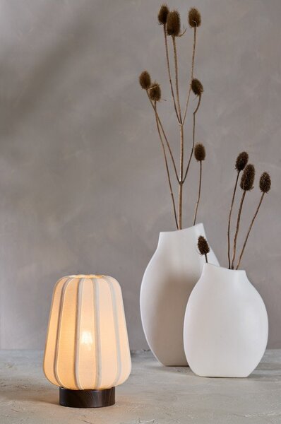 Бяла метална настолна лампа с текстилен абажур (височина 29 cm) Bibia – Light & Living