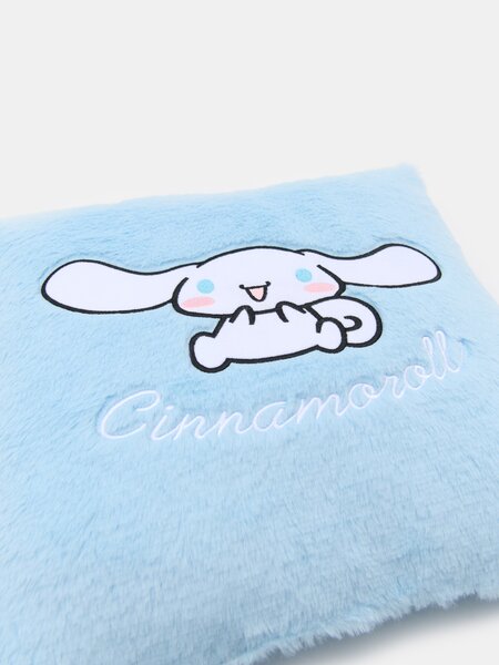 Sinsay - Възглавница от изкуствена кожа Cinnamoroll - бледосиньо