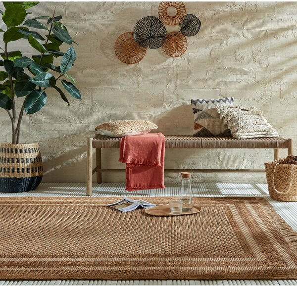 Външен килим в естествен цвят 120x170 cm Layla Border – Flair Rugs