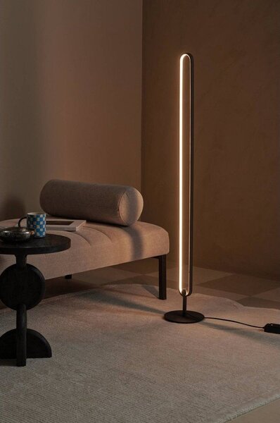 Матово черно метална LED затъмняваща се подова лампа (височина 130 cm) Loop – Ellos Home