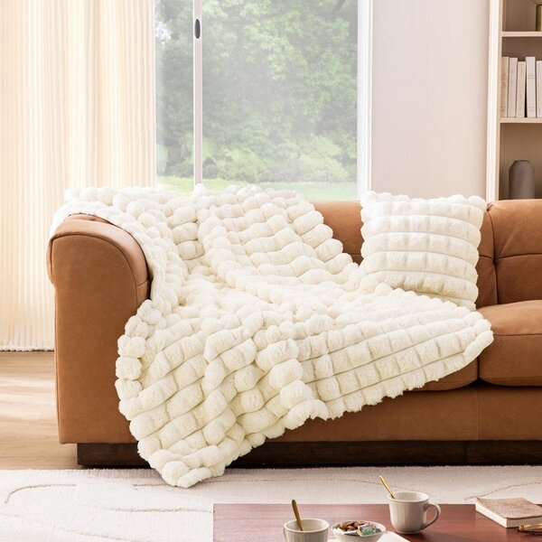 Кремаво одеяло от микроплюш/от изкуствена кожа 180x220 cm Igloo – douceur d'intérieur