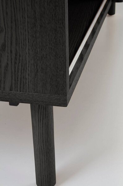 Черно шкафче от декор от ясен с плъзгащи се врати 124x80x45 cm Sion – Jotex