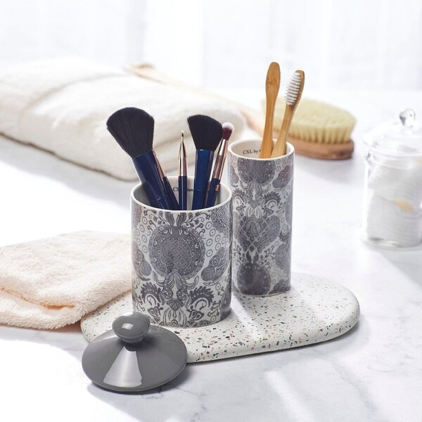 Ароматна свещ в порцеланов съд - Arles Grey - White Cedar