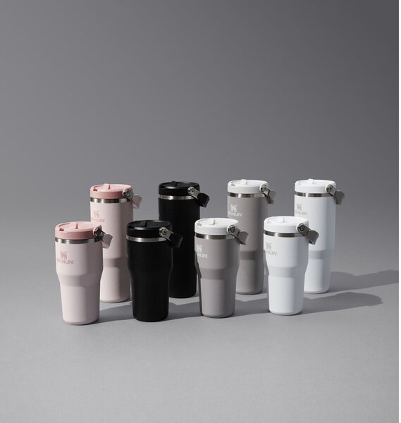 Светлосив термос от неръждаема стомана 600 ml IceFlow™ Flip Straw 2.0 Tumbler Ash – Stanley