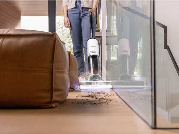 Вертикална прахосмукачка Tineco Floor One S7 Steam Plus 4В1, 240W, Сухо/Мокро, 0.7 л мръсна/0.8 л чиста, LED екран и осветление, Пара + сушене, Бял/черен