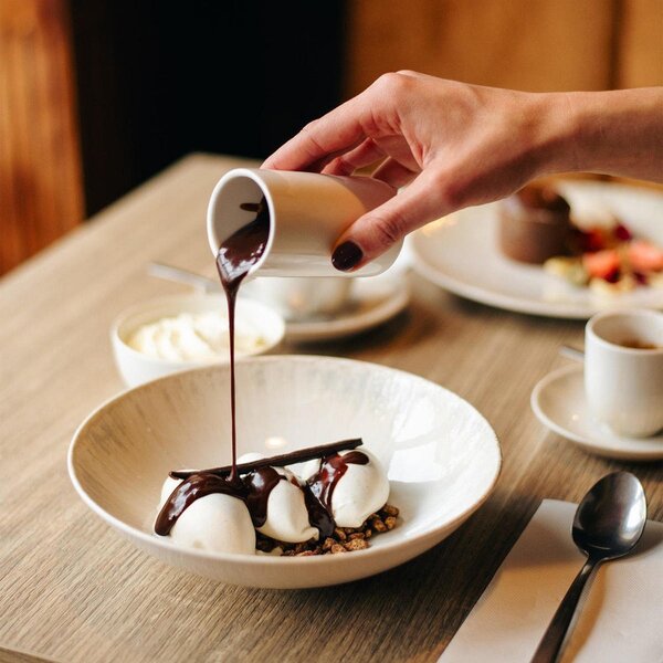 Светлосива супена порцеланова чиния ø 21 cm Nuance – BonBistro