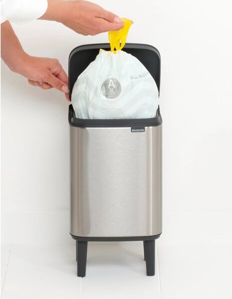 Кош за боклук Brabantia Bo Small Hi 1006642, 4 л, Плавно и безшумно отваряне, Противоплъзгаща основа, Устойчив на пръстови отпечатъци, Инокс/Мат