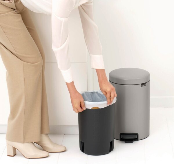 Кош за боклук с педал Brabantia NewIcon 1010440, 12 л, Плавно затваряне, Противоплъзгаща основа, Светлосив