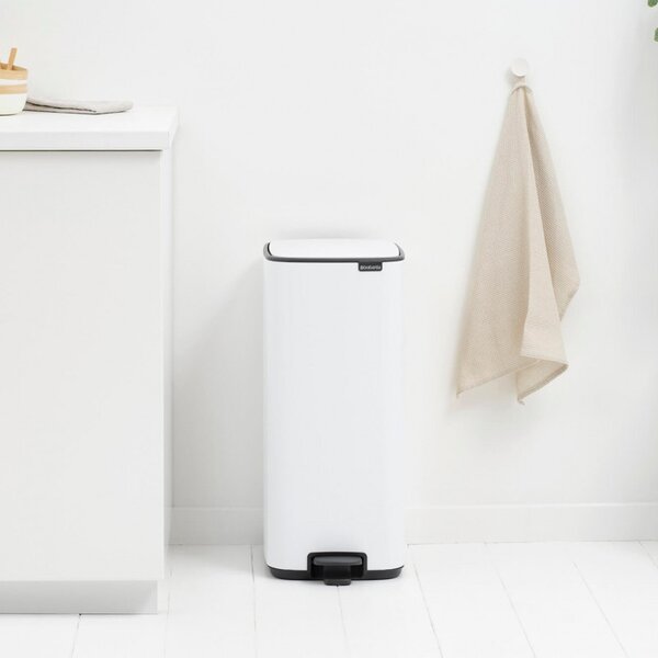 Кош за боклук Brabantia Bo Pedal 1010120, 30 л, Леко затваряне, Противоплъзгаща основа, Бял