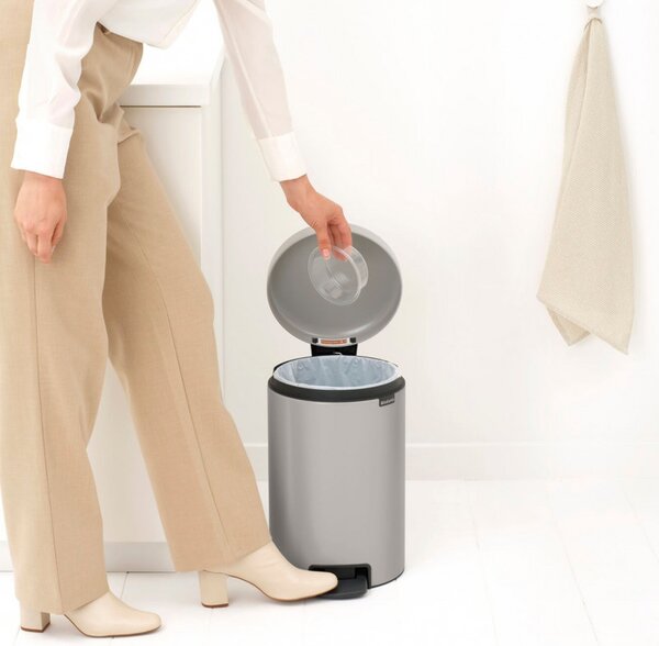 Кош за боклук с педал Brabantia NewIcon 1010440, 12 л, Плавно затваряне, Противоплъзгаща основа, Светлосив