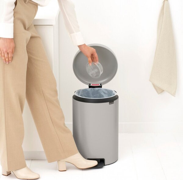 Кош за боклук с педал Brabantia NewIcon 1010441, 20 л, Плавно затваряне, Противоплъзгаща основа, Светлосив