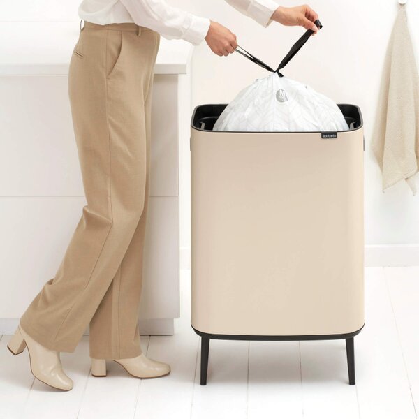 Кош за боклук Brabantia Bo Touch Hi 1010457, 60 л, Странични отвори за пренасяне, Регулируеми крака, Бежов