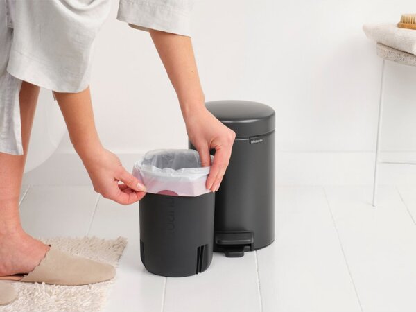 Кош за боклук с педал Brabantia NewIcon 1008834, 3 л, Плавно затваряне, Противоплъзгаща основа, Тъмносив