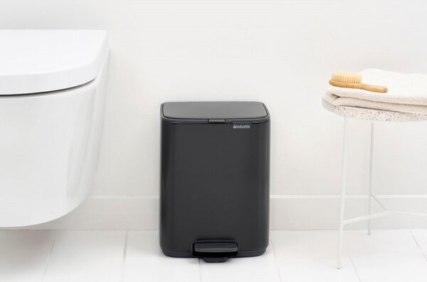Кош за боклук Brabantia Bo Pedal 1010137, 7 л, Плавно затваряне, Гумирана основа, Черен мат