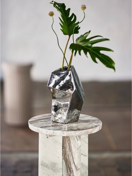 Глинена ваза в сребрист цвят (височина 23 cm) Dimona – Bloomingville