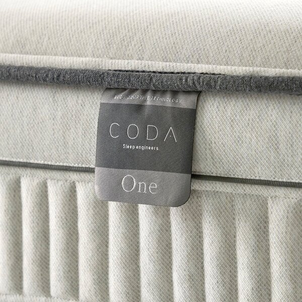 Премиум хибриден матрак ONE от CODA 31 см