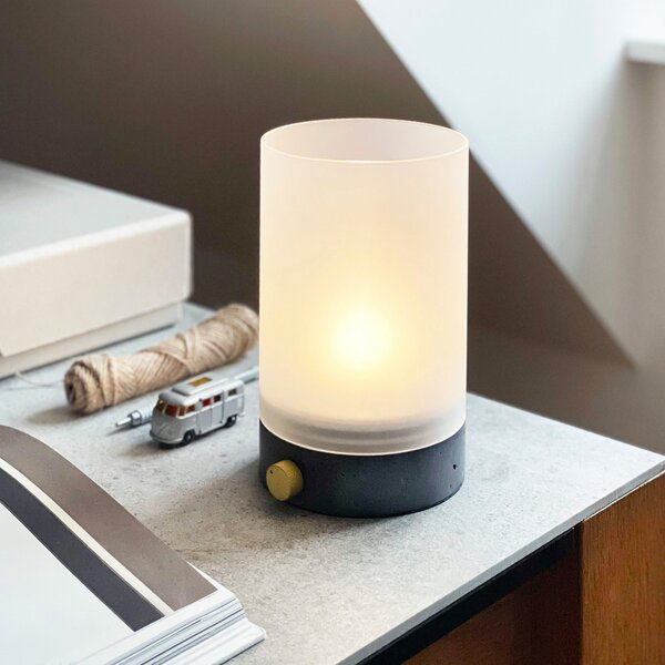 Dyberg Larsen LED акумулаторна настолна лампа Cozy, височина 20,5 см, бетон, Затъмняване, Сив, Дневна/трапезария, Бетон, Дизайн