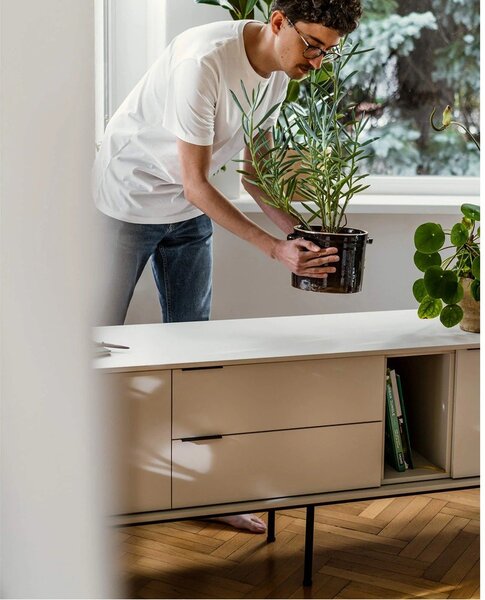 Сиво-бежова маса за телевизор 189x61x42 cm Mod – noo.ma