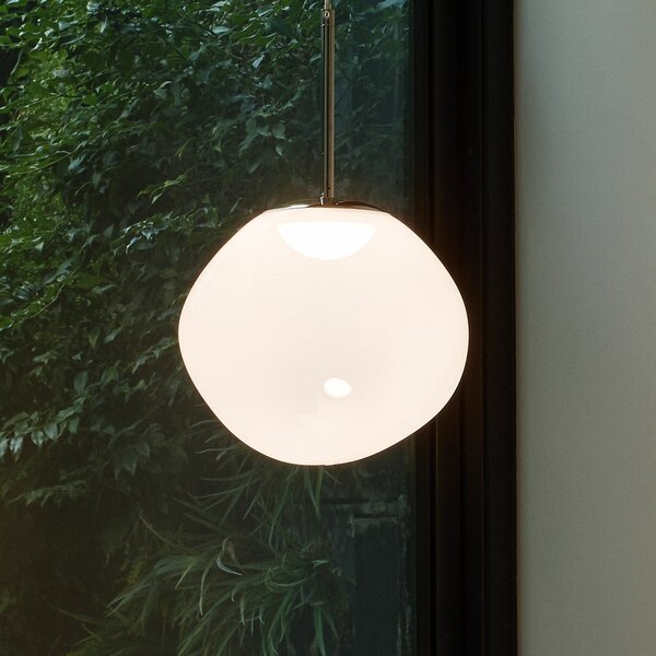Tom Dixon LED висяща лампа Melt на Dixon, Ø 50 cm, опалово/сребристо, Затъмняване, Бял, Дневна/трапезария, Пластмаса, Дизайн