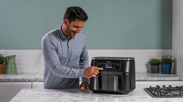 Фритюрник с горещ въздух Ninja AF300EU, 2470W, 7.6 л, 6 програми, 2 независими зони за готвене, Черен